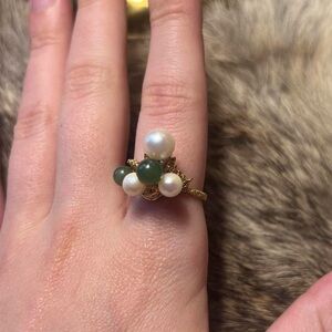 Vintage 10k yellow gold jade and pearl cluster ring